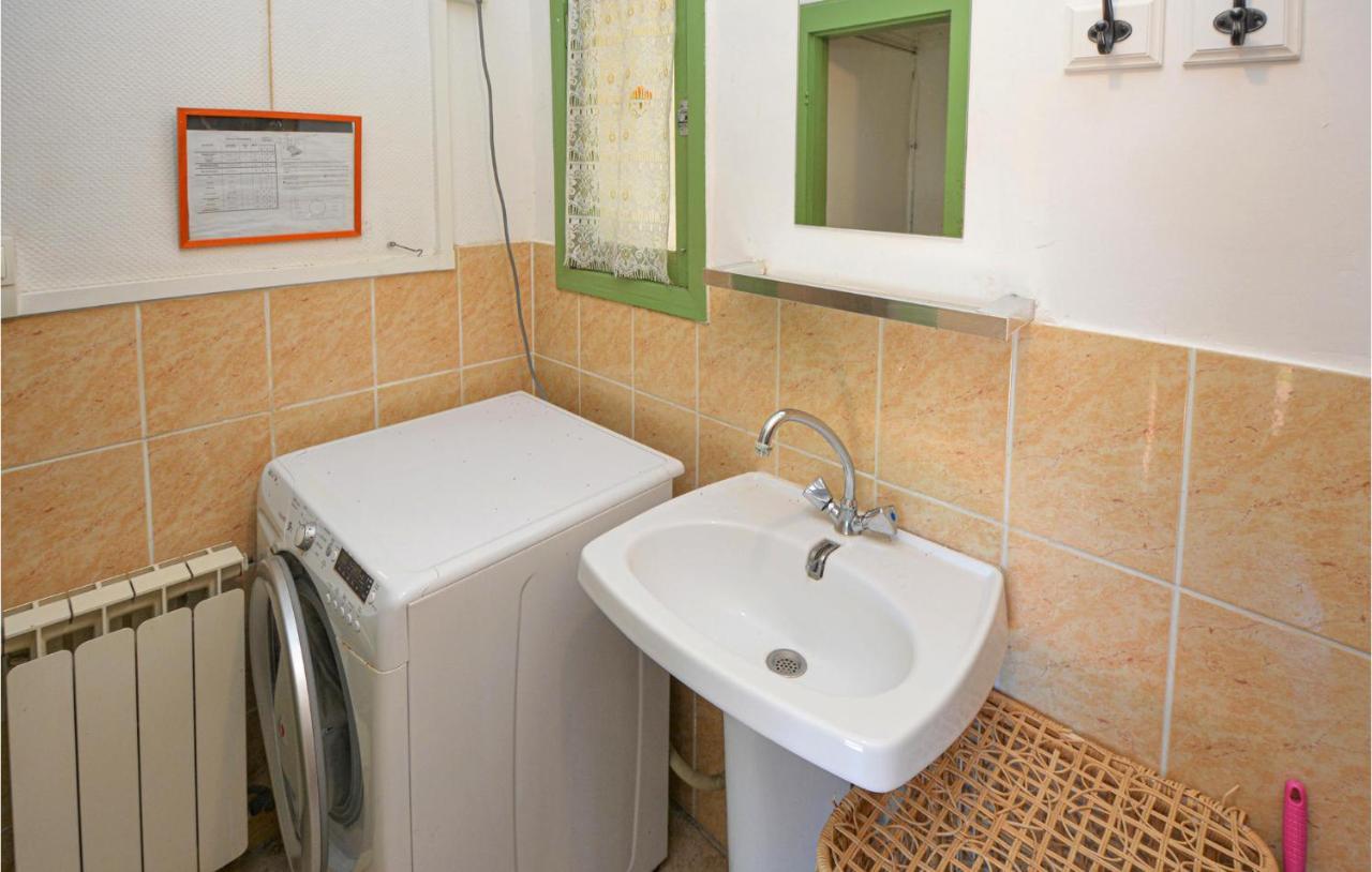 Cozy Home In Sete With Outdoor Swimming Pool Kültér fotó